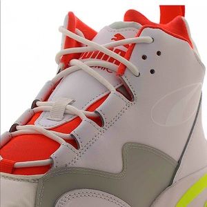 Source Mid Buzzer Sneakers
